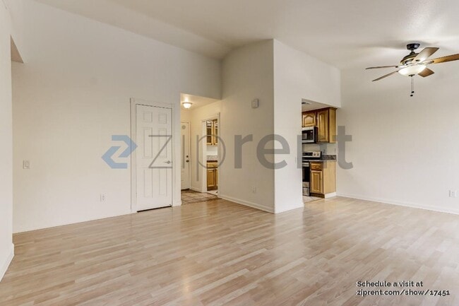 Building Photo - Unit