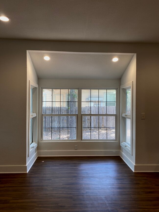 Building Photo - 500 Capitol Dr