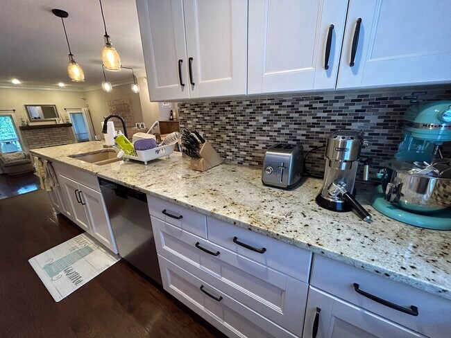 Building Photo - 1467 Monroe Dr NE