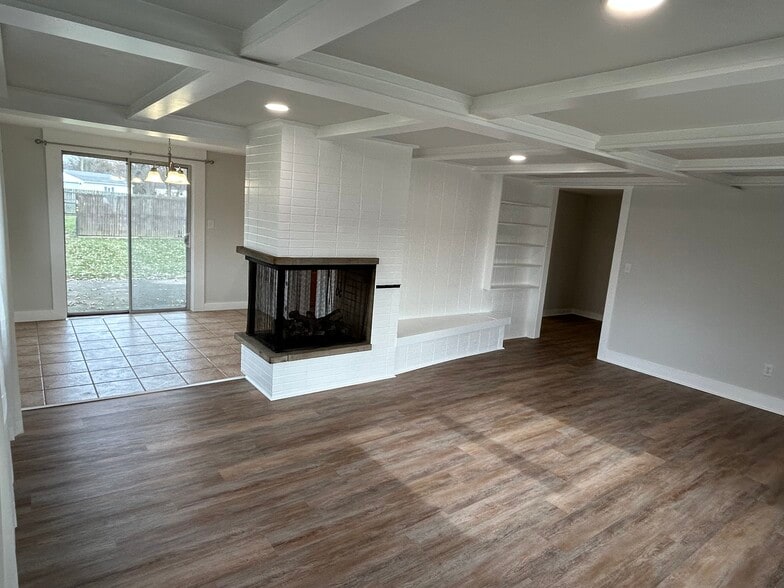 Building Photo - 810 Mc Connell St