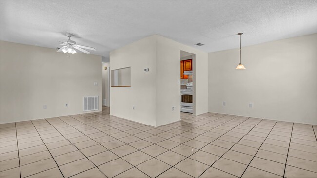 Building Photo - 2BD/2BA Second Floor Unit, Oldsmar, Availa...