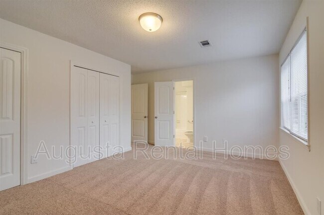 Building Photo - 2905 Arrowhead Dr