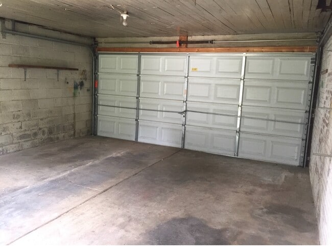 Building Photo - Modern remodeled home in Emmaus.