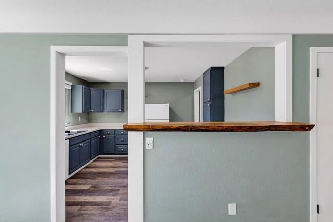 Building Photo - Kensington Avenue