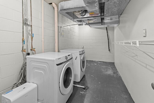 Building Photo - Broad Ripple townhome with garage, updated kitchen, and walkable convenience!