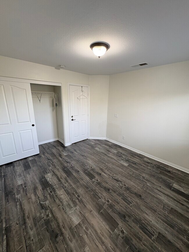 Building Photo - 871 Via La Venta