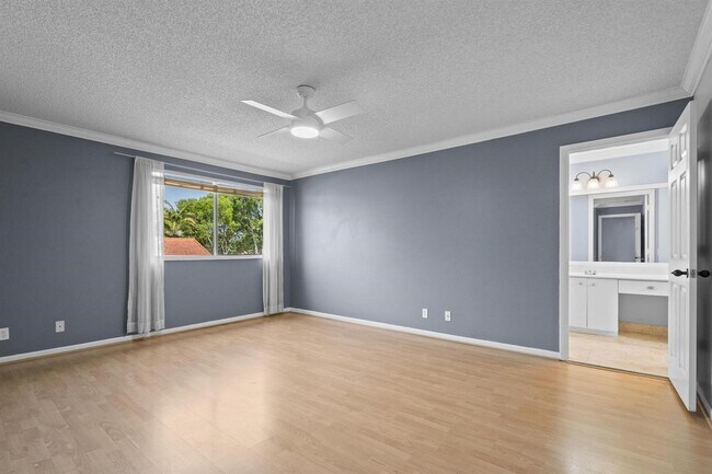 Building Photo - 4319 Greenbriar Ln