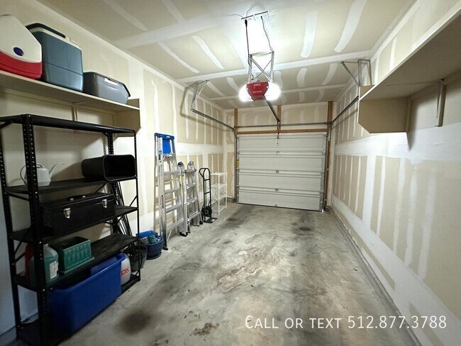 Building Photo - 9201 Brodie Ln
