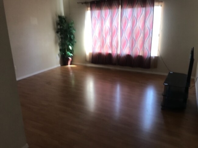 Building Photo - 4965 Parkgreen Cir