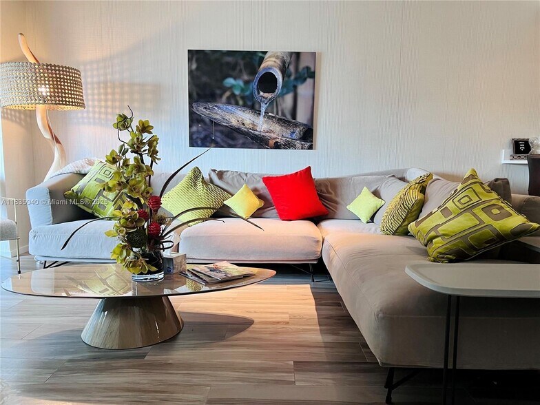 Primary Photo - 801 S Miami Ave