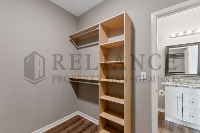 Building Photo - 5281 N Toben Ct