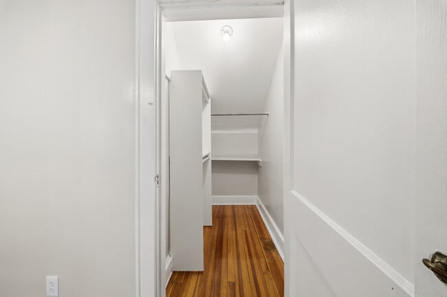 Building Photo - 609 Baldwin Ave