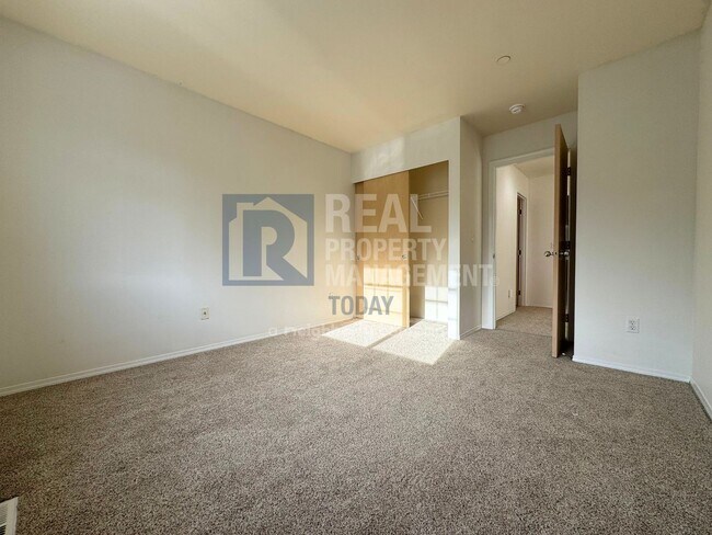 Building Photo - Charming 3-Bed, 2.5-Bath DuPont Home Near JBLM!