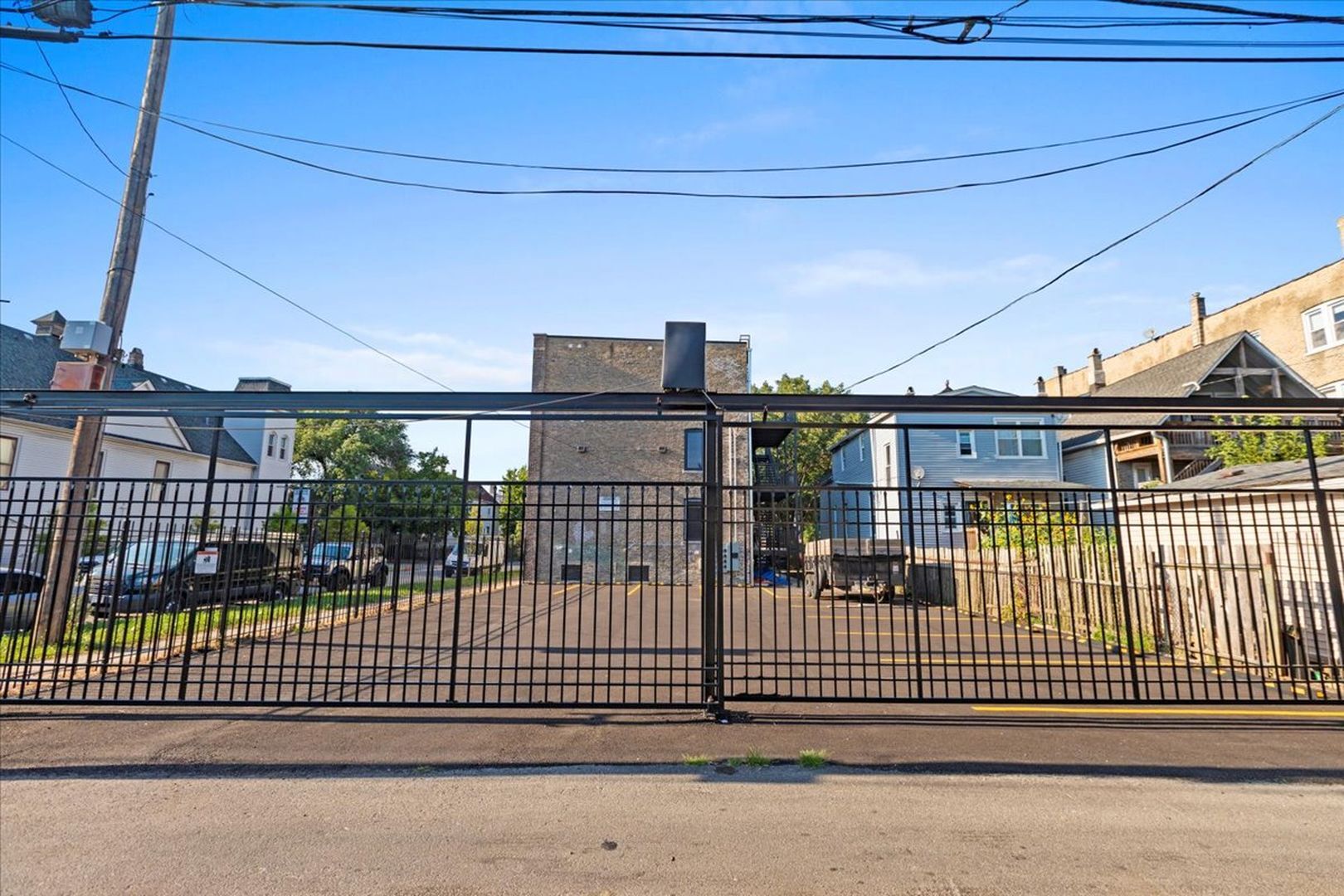 Building Photo - 2023 N Drake Ave