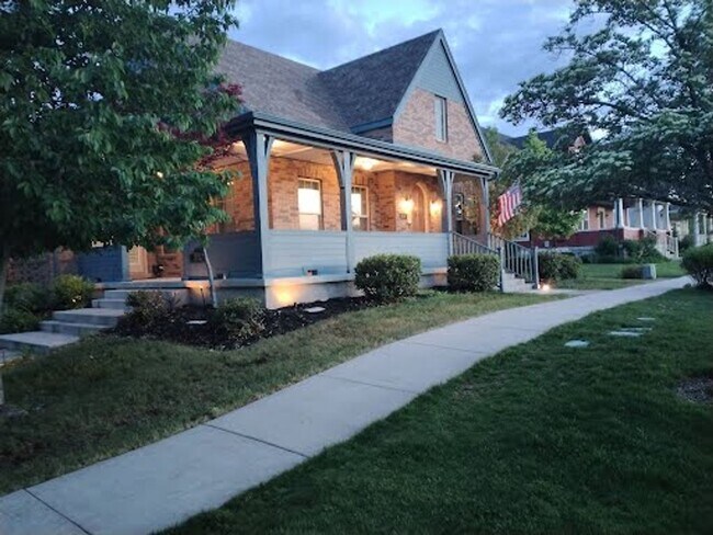 Building Photo - Stunning 6 bedroom 3 bathroom home in Daybreak South Jordan!!!