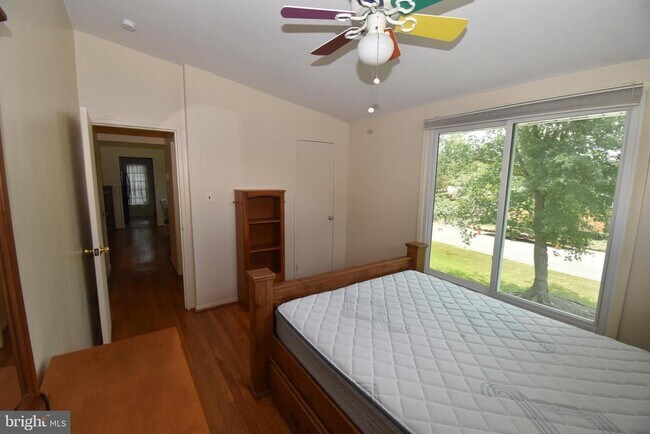 Building Photo - 6518 Byrnes Dr