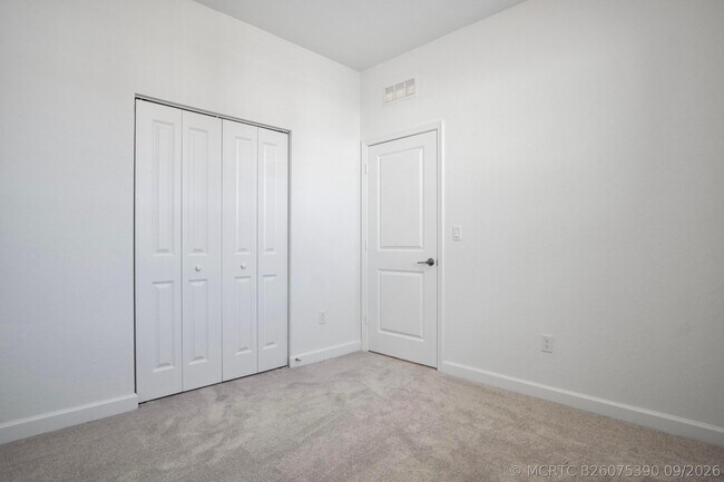 Building Photo - 381 SE Crossoak Ln