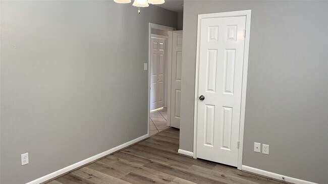Building Photo - 9959 El Chaco Dr