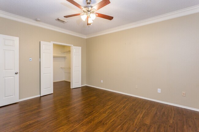 Building Photo - 6926 Shady Ln