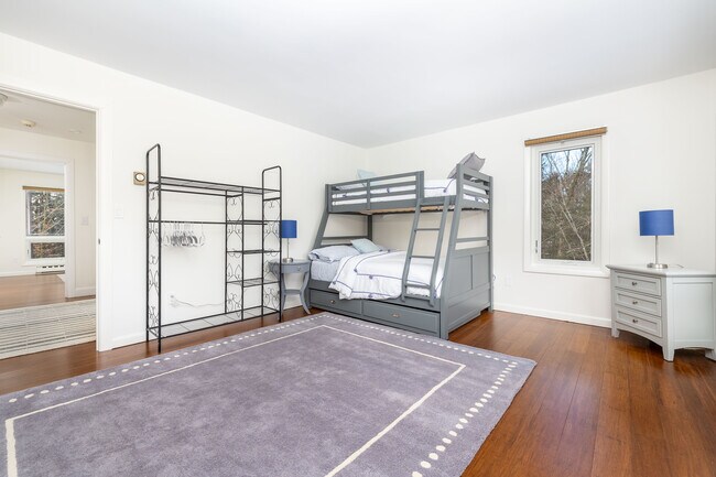 Building Photo - 9 Belshyre Ct