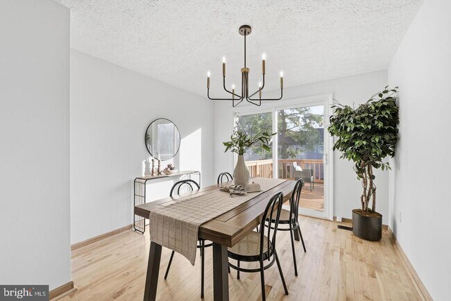 Building Photo - 7619 Nutwood Ct