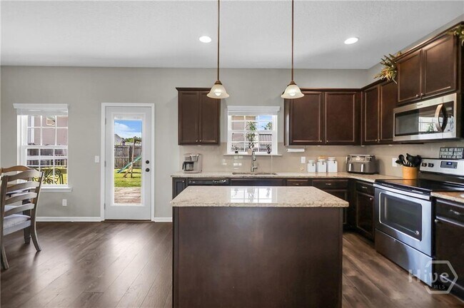 Building Photo - 1596 Longleaf Ct