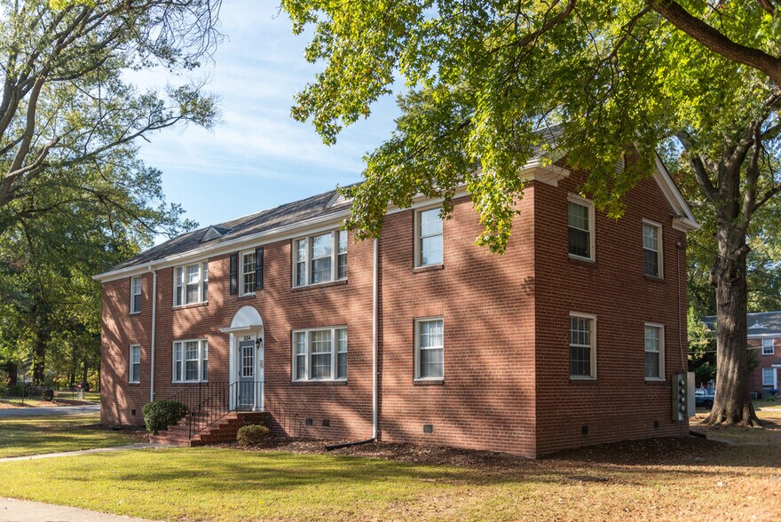 Building Photo - 3704 Chapel Dr