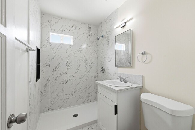 Building Photo - 2BR Coastal La Jolla Apartment | Steps to Windansea Beach