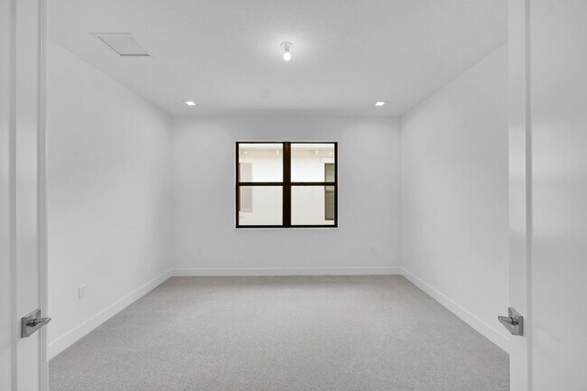 Building Photo - 10040 Stockrun Dr