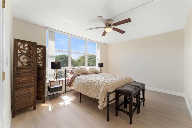 Building Photo - 2650 S Course Dr