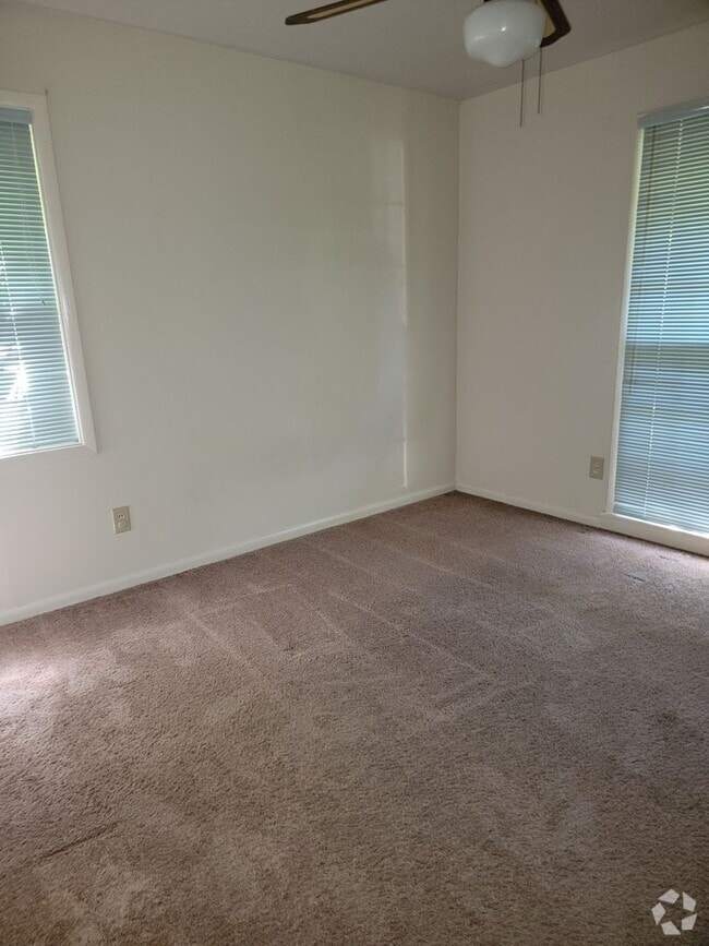 Building Photo - $500 Off 1st Month Special