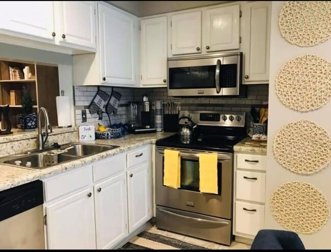 Building Photo - Charming 3-Bedroom Townhome in Hampton, VA ?