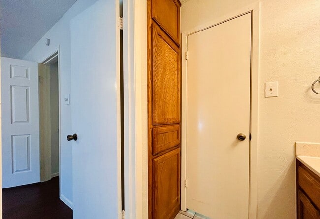 Building Photo - 3801 Manchaca Rd #1 78704 | 1 bed 1 bath $...
