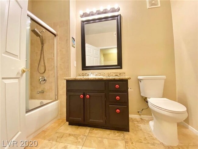 Building Photo - STUNNING 3 BEDROOM, 2 BATHROOM CONDO WITH ...