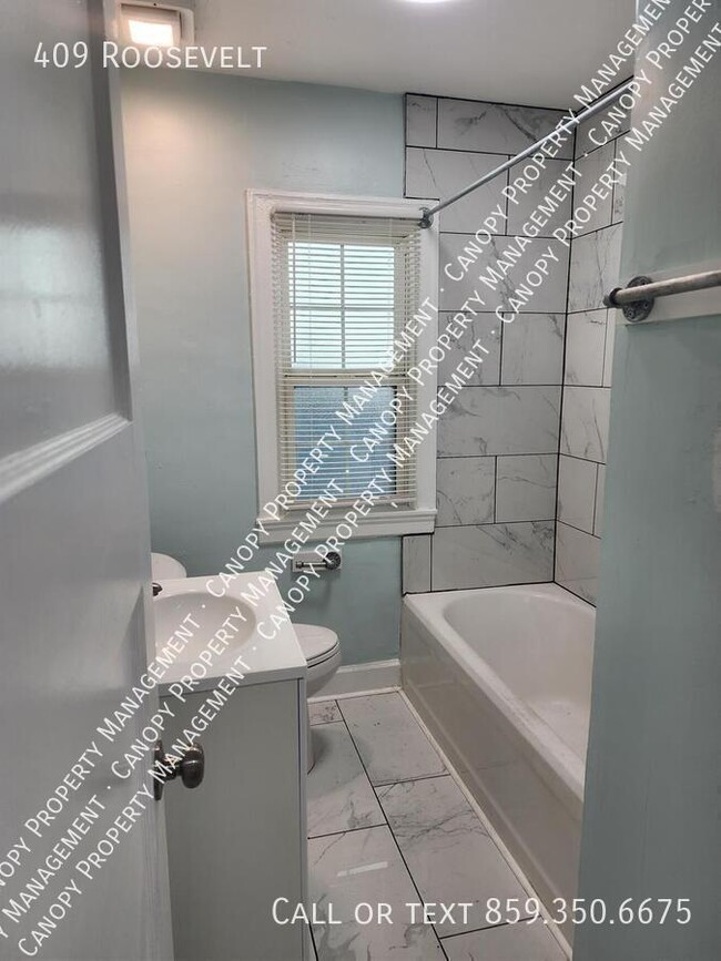 Building Photo - 409 Roosevelt-