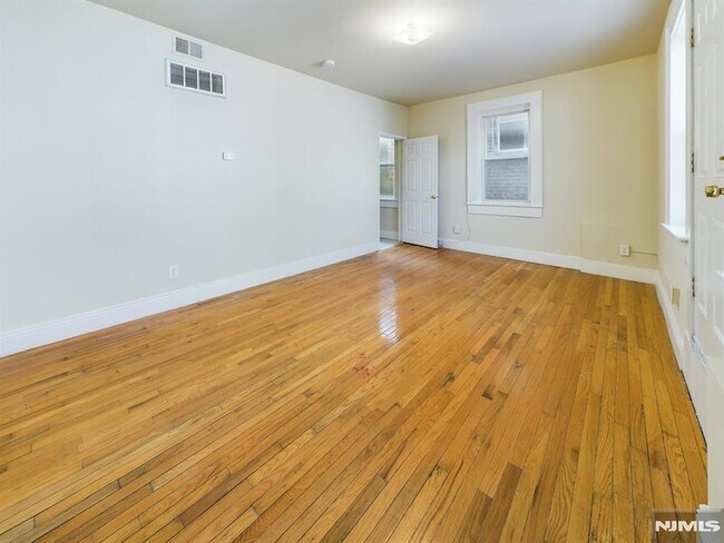 Building Photo - 413 Dodd St