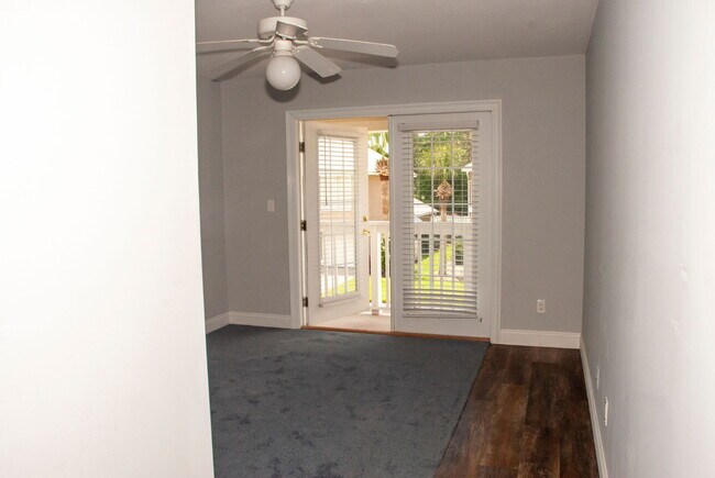 Building Photo - Luxury 3 bedroom 3.5 bath home in GATED community with BOAT SLIP!