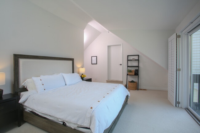 Building Photo - 23 Cross Rd