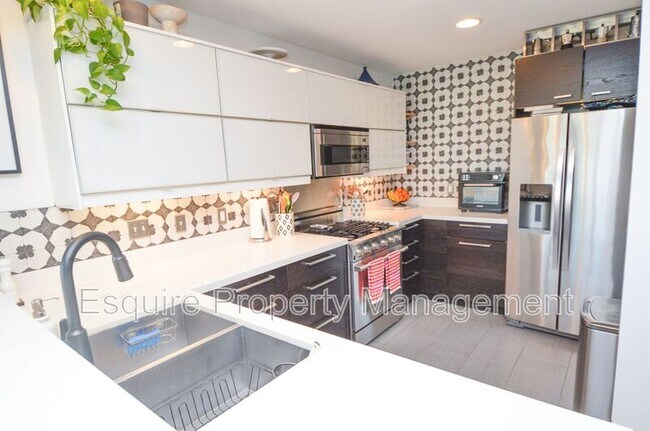 Building Photo - 676 Doris Ave