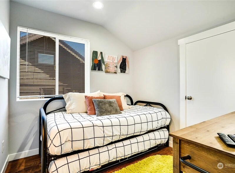 Building Photo - 640 N Anderson St