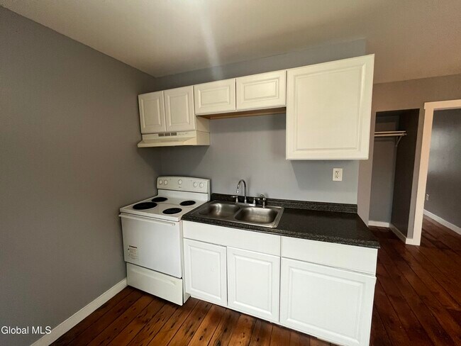 Building Photo - 1643 1st St