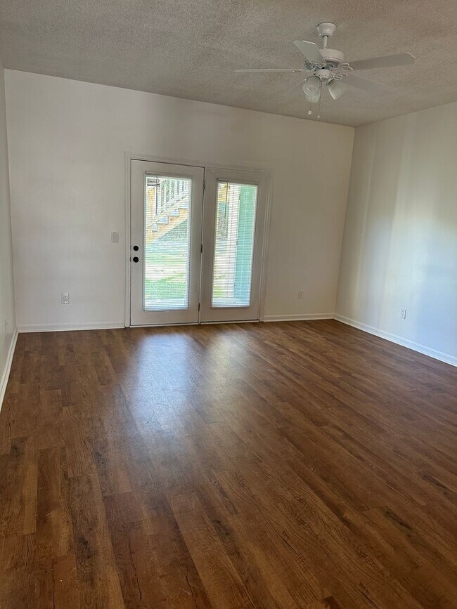 Building Photo - 4612 McClelland Dr