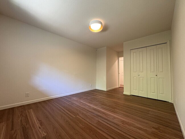 Building Photo - Stunning 4-Bedroom Home with Pool, Solar P...