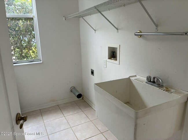 Building Photo - 976 Wimbledon Dr