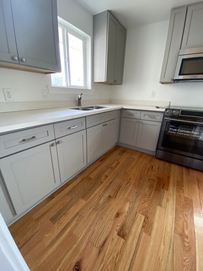 Kitchen - 4918 Eastern St