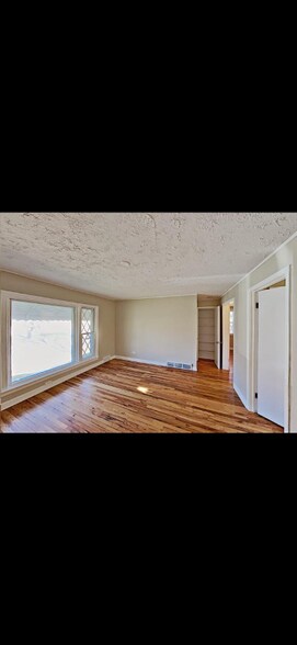 Building Photo - 4709 Wesley Terrace