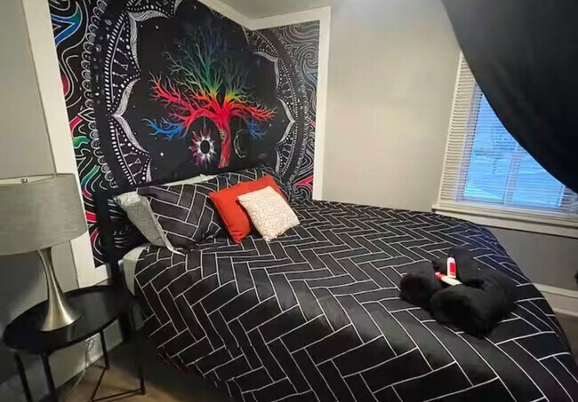 Building Photo - Spacious Cleveland Heights Home in Desirable Neighborhood!