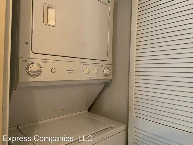 Building Photo - 3 br, 2 bath House - 15 W Loma Vista Dr. #104