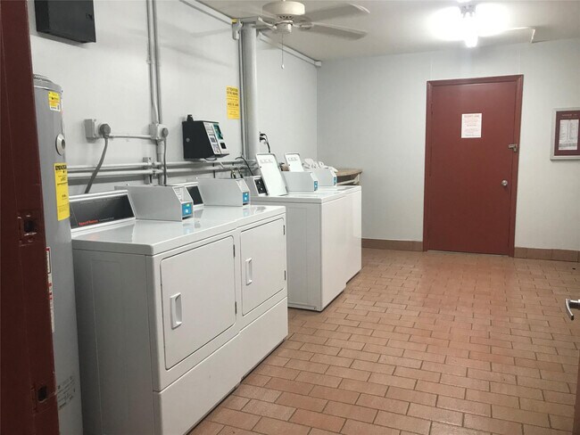 Building Photo - 1401 SW 135th Terrace