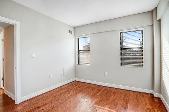 Building Photo - 1727 R St NW